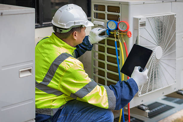 Professional Hvac technician working in Berthoud, CO
